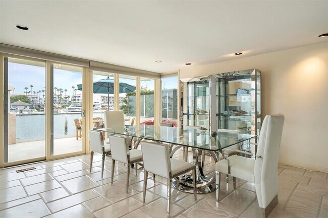 Building Photo - Large Custom Home on the Bay with Boat Dock