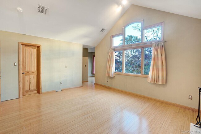 Building Photo - 8 Pearl St