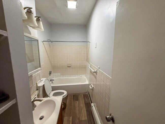 Building Photo - 36 Wildwood St