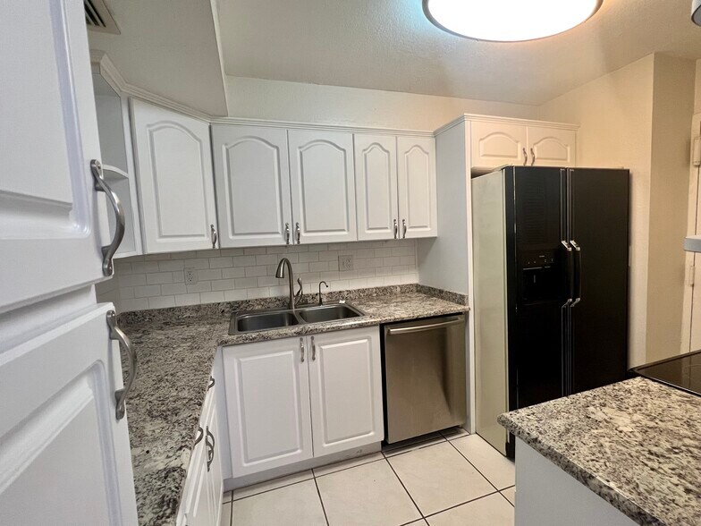 Kitchen - 6901 SW 147th Ave