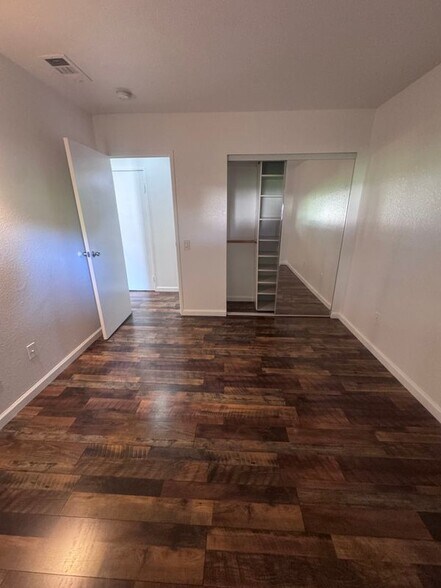 Building Photo - 2825 N Los Felices Rd