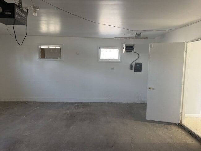 Building Photo - 14941 Evans Ave