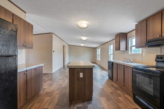 Building Photo - 104 E Castleshoals Dr