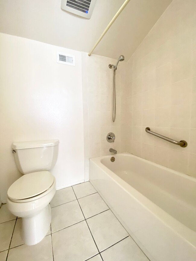 Building Photo - *Spacious updated townhouse in Monterey pa...