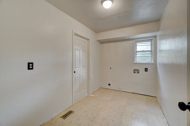 Building Photo - Ask About Our Half Off Special!!  Spacious...