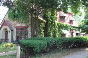 Building Photo - 6633 Milwaukee Ave