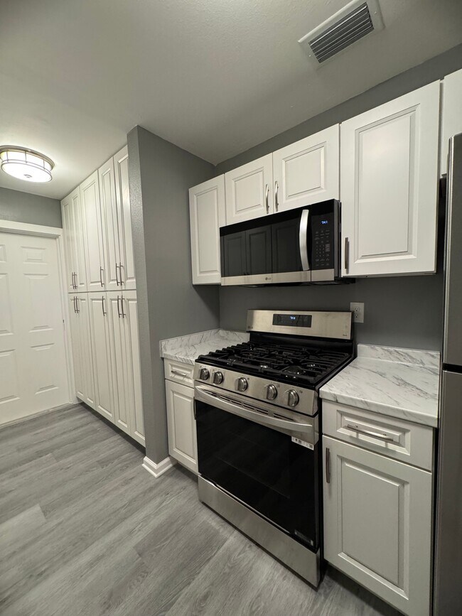 Building Photo - 5064 Springwood Rd