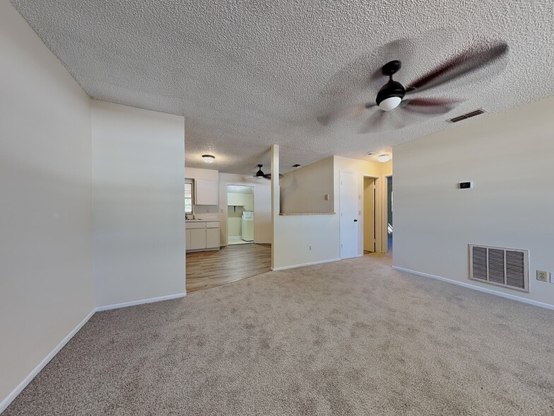 Building Photo - 15696 Bolesta Rd