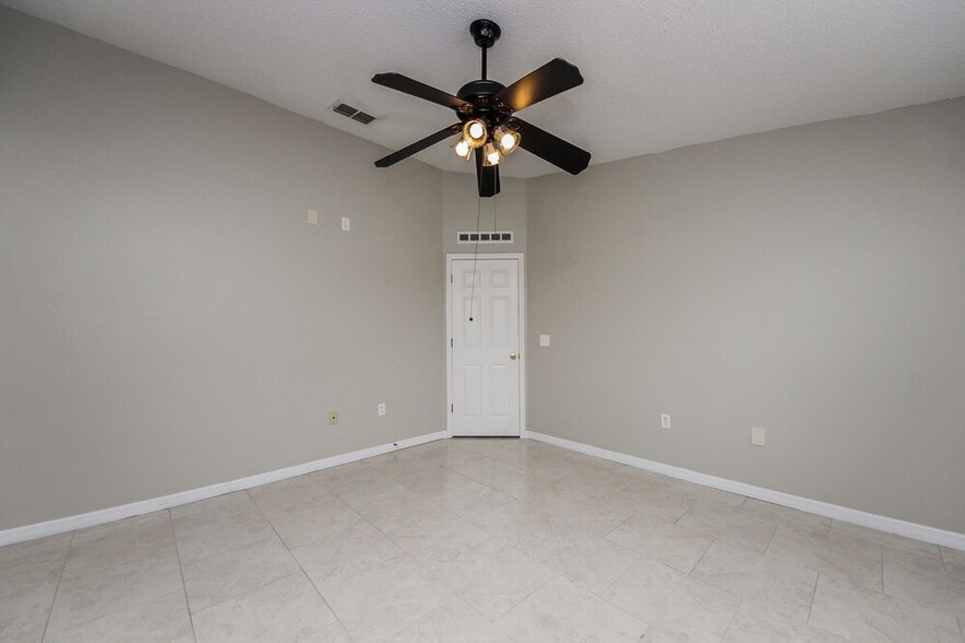 Building Photo - 5070 Silver Thistle Ln