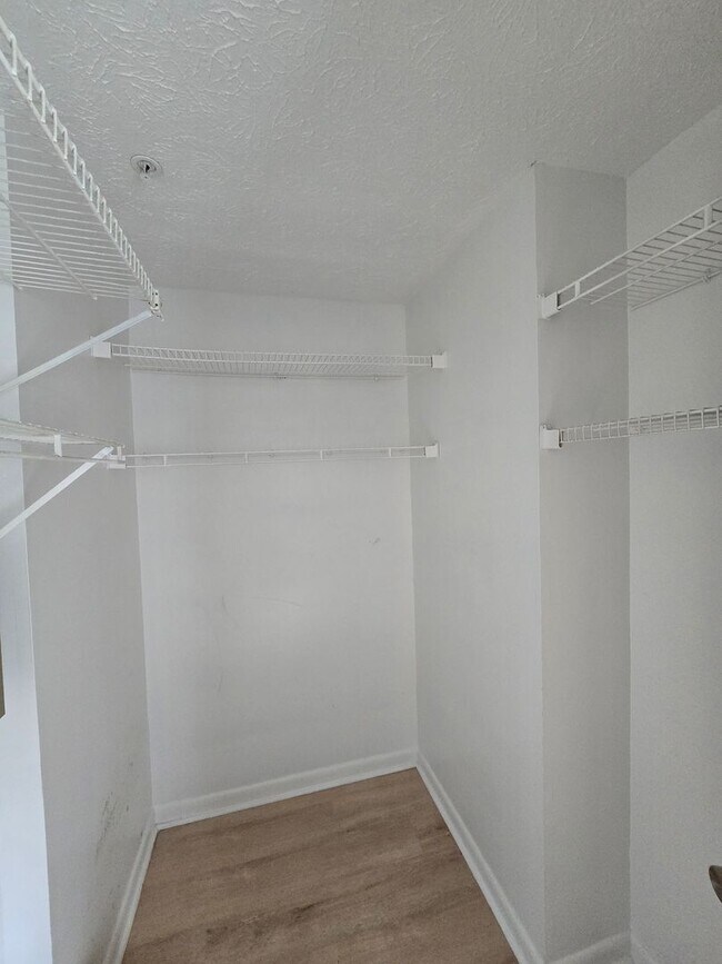 Building Photo - 3371 Galleria Dr