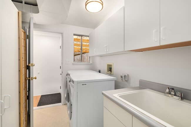 Building Photo - 9746 46th Ave NE