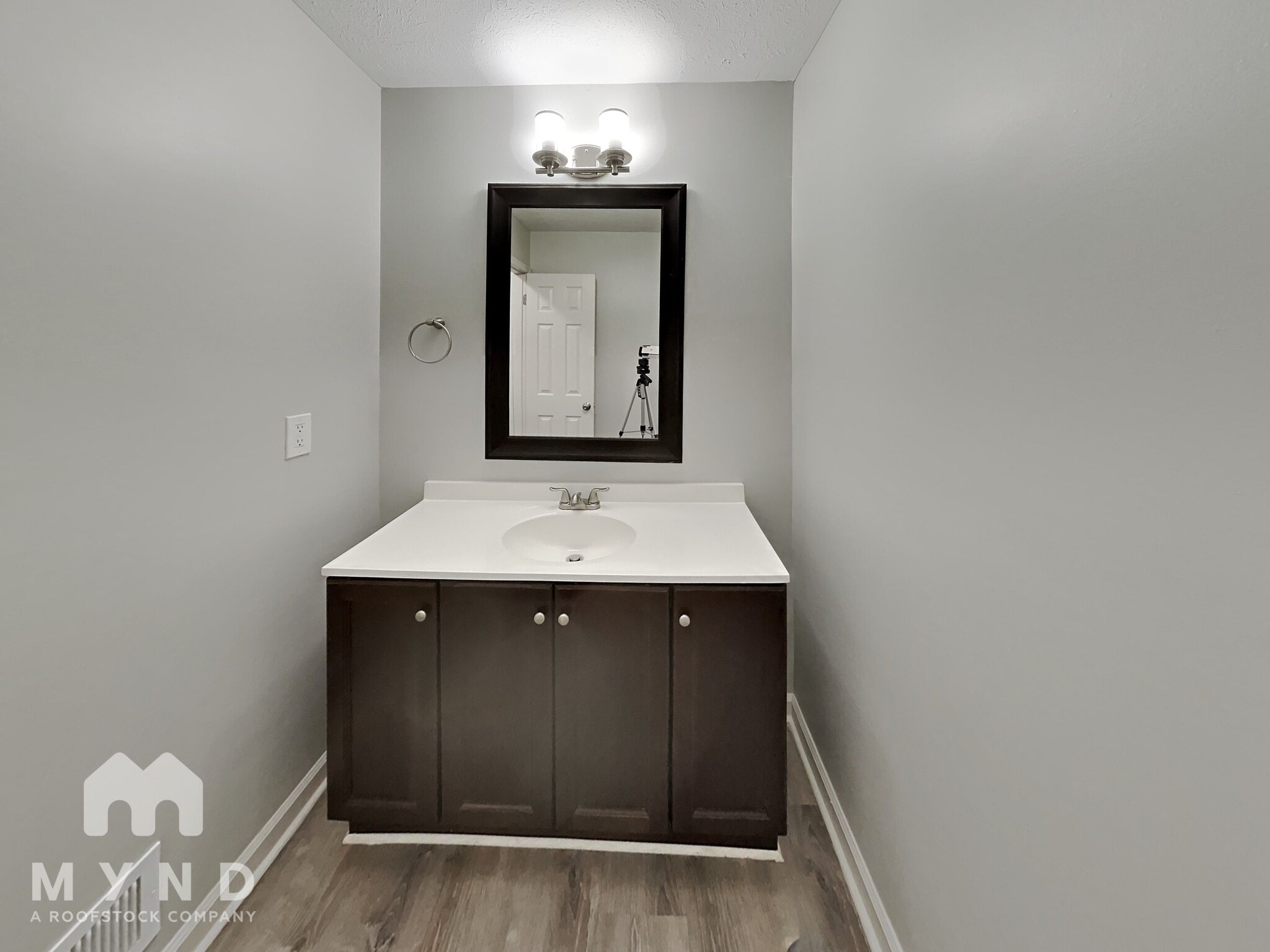 Building Photo - 240 N Hurst Mill Rd