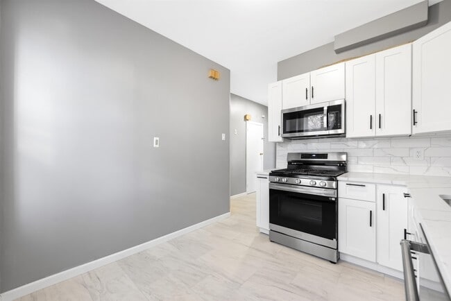 Building Photo - 230 Princeton Ave