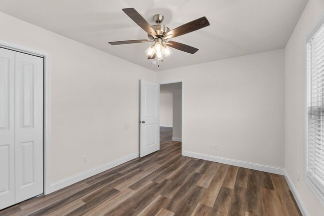 Building Photo - Highland Point Dr 880/882