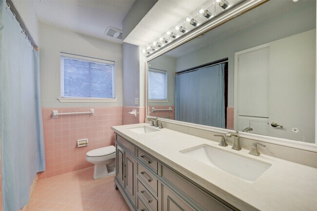 Building Photo - 8730 Cedarspur Dr