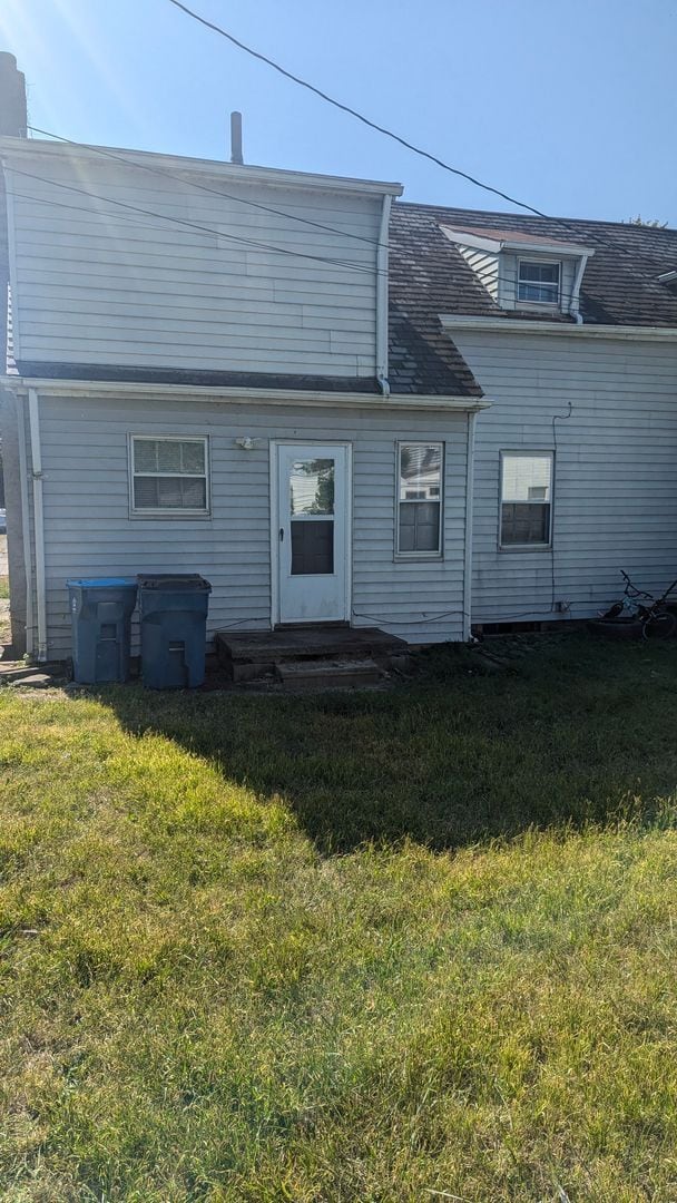 Building Photo - 2 bedroom Side by Side Duplex