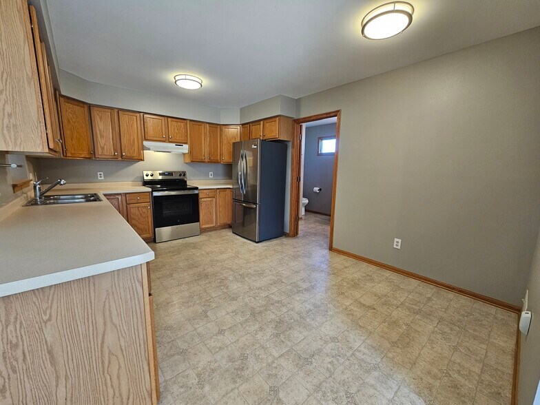 Kitchen - 603 Foxmead Pl