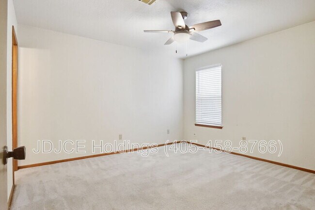 Building Photo - 431 W Curtis Dr