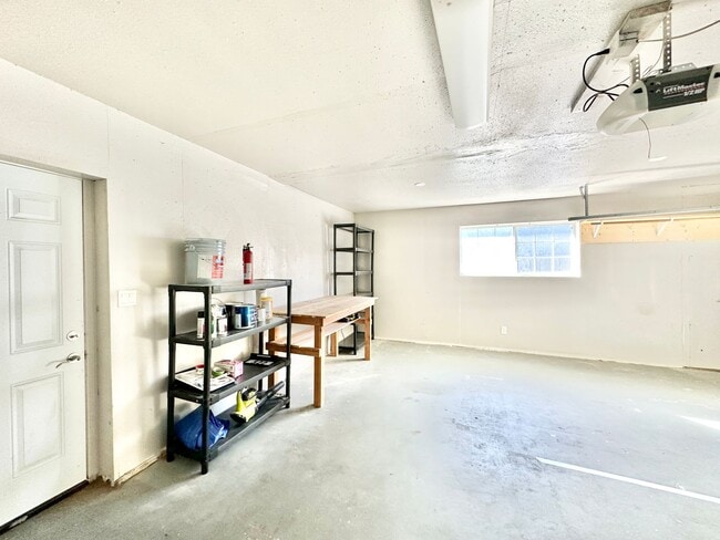 Building Photo - Beautiful, Single-Story, Updated, Private ...