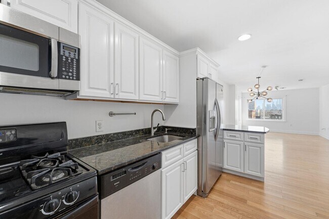 Building Photo - 5509 Madison St