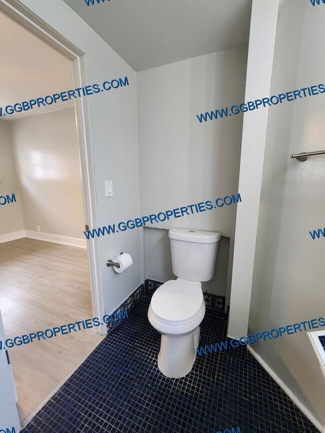 Building Photo - ** Self Guided Tour **Belmont Shores Updat...