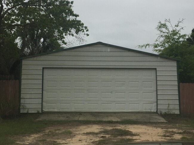 Building Photo - 8117 Delta Dr