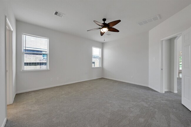 Building Photo - 30719 W Lost Creek Blvd