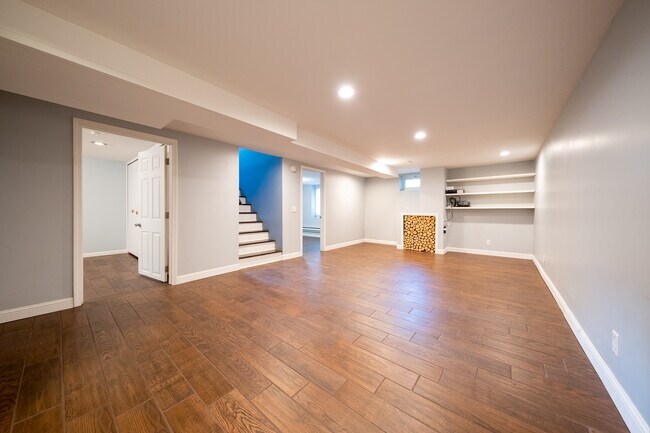 Building Photo - 2817 W 109th St