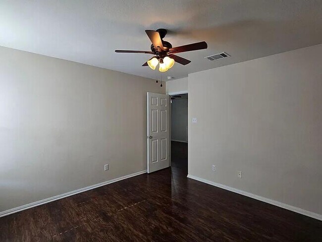 Building Photo - 615 Pumpkin Dr