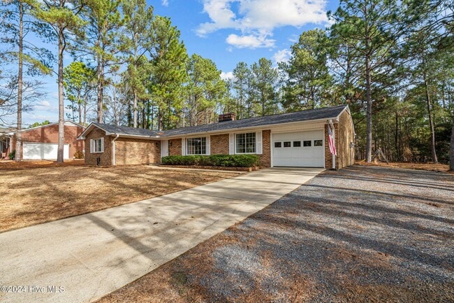 Building Photo - 85 Pine Lake Dr