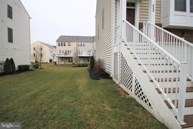 Building Photo - 609 Ellison Dr