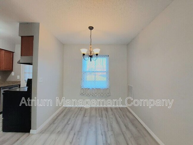 Building Photo - 1920 Edgewood Dr