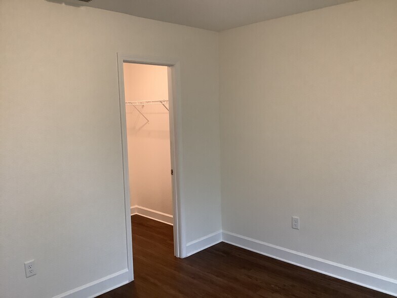 Building Photo - 8668 Highfield Ave