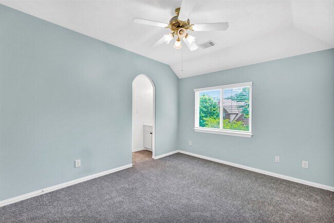 Building Photo - 3 Renoir Trail Pl