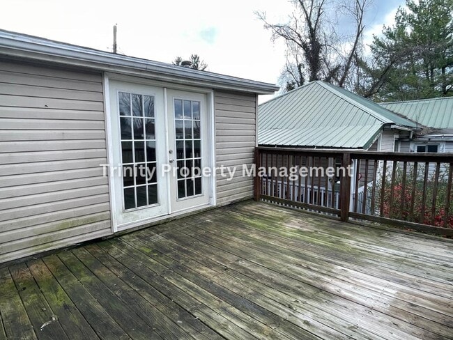 Building Photo - 143 Camden St