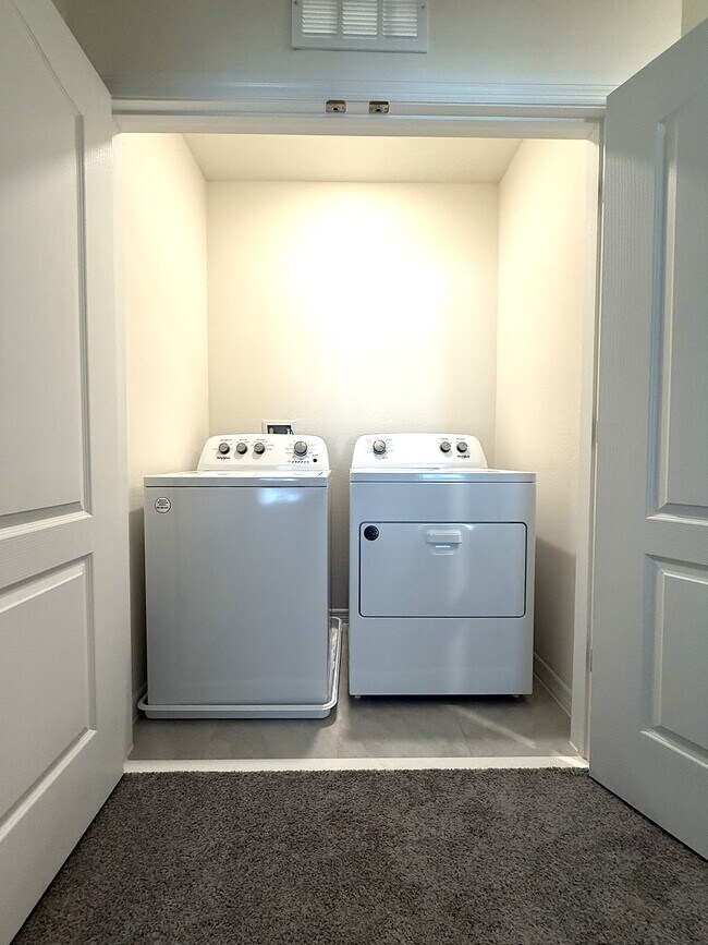 Building Photo - 1967 Tamarack Pass