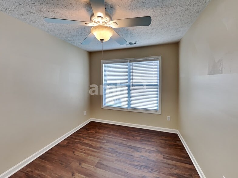 Building Photo - 616 Laurel Bnd