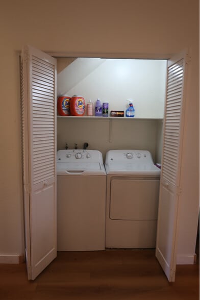 Building Photo - 525 N Miller Rd