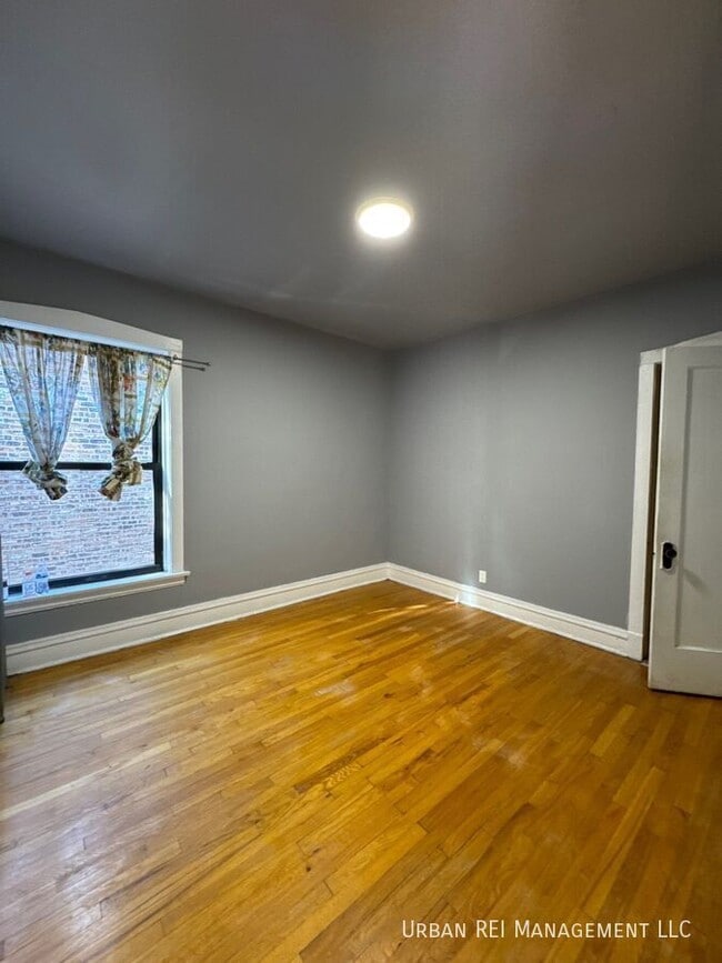 Building Photo - 1226 E 54th St