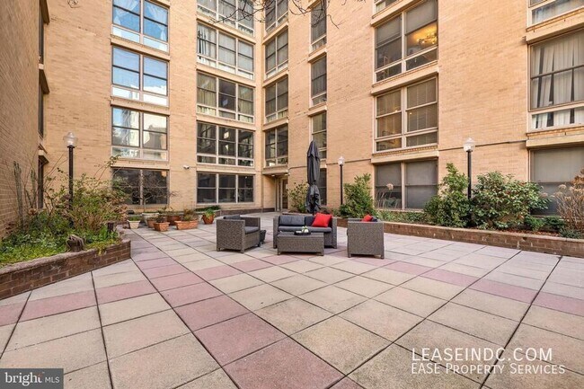 Building Photo - 1260 21st St NW