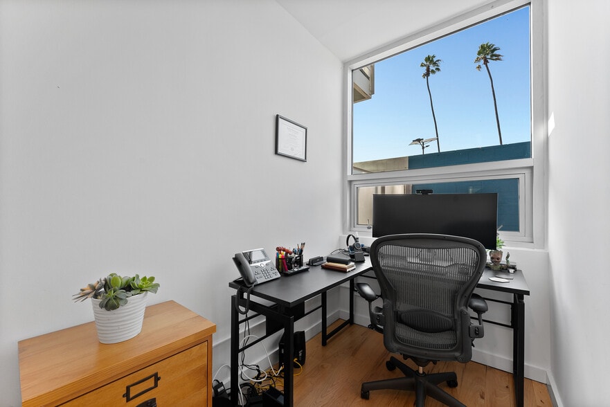 Office Nook - 615 Hampton Dr