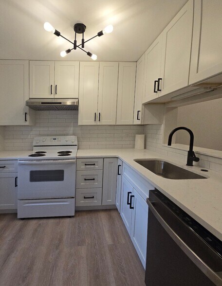 Building Photo - 5 Durbin Pl