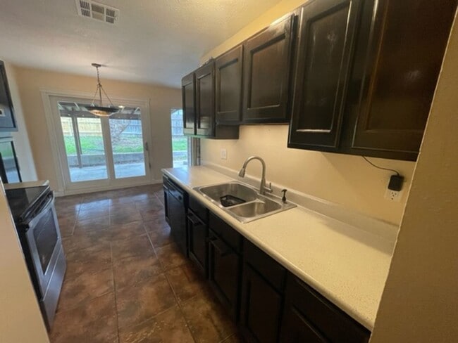 Building Photo - Nice One Story 3 bedroom 2 bath