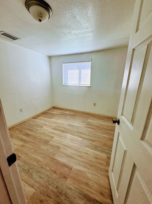 Building Photo - 3201 Springe St