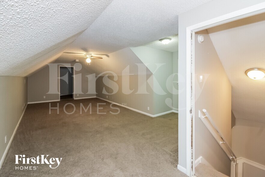 Building Photo - 4619 Leash Ln