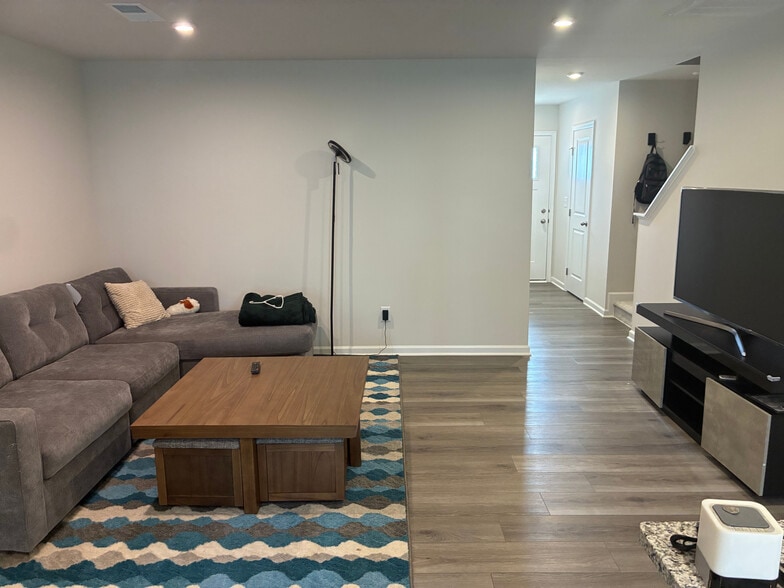 Building Photo - Room in Townhome on Tarik Ln