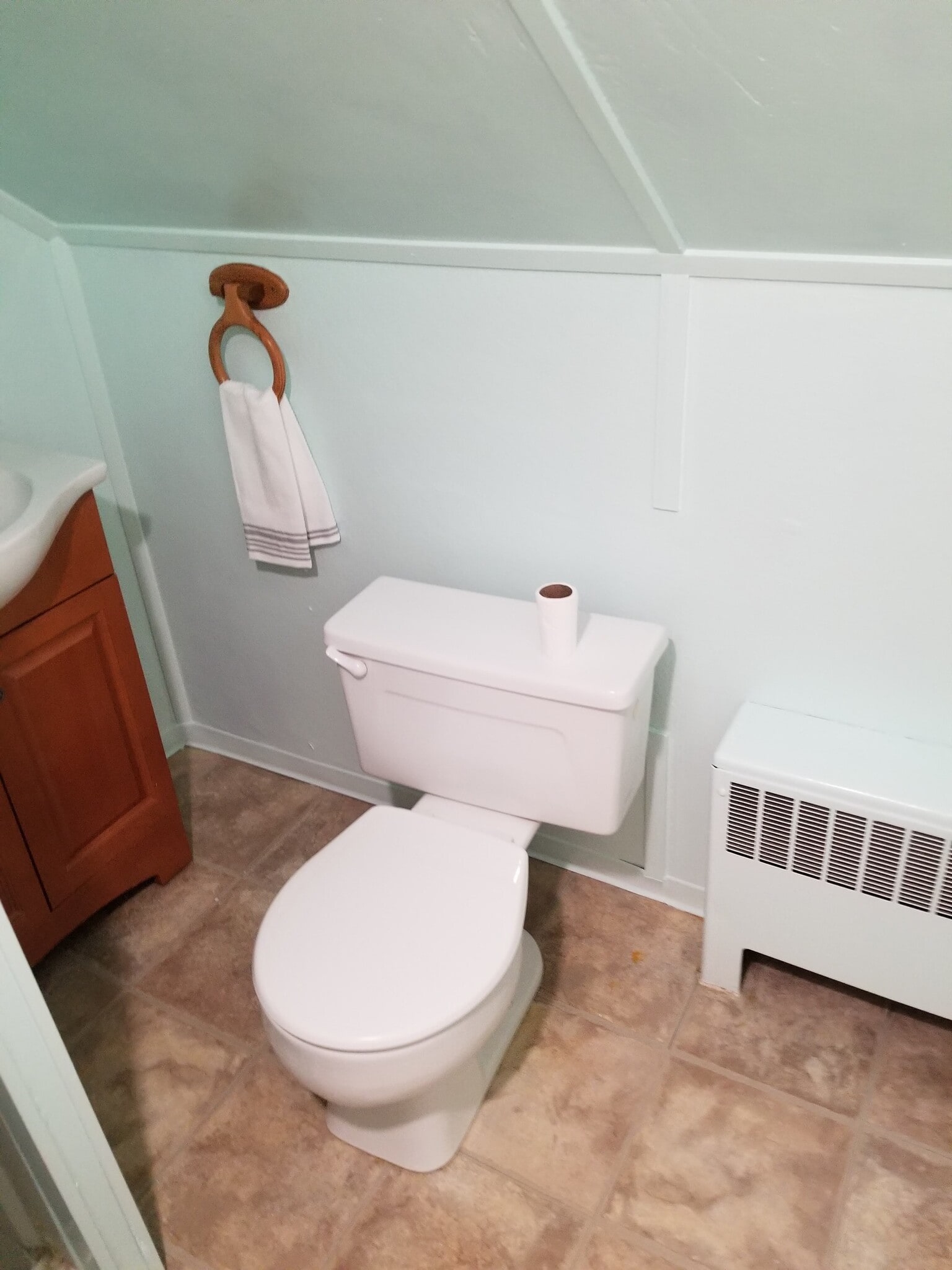 Upstairs bathroom - 170 N Harrison Blvd Main