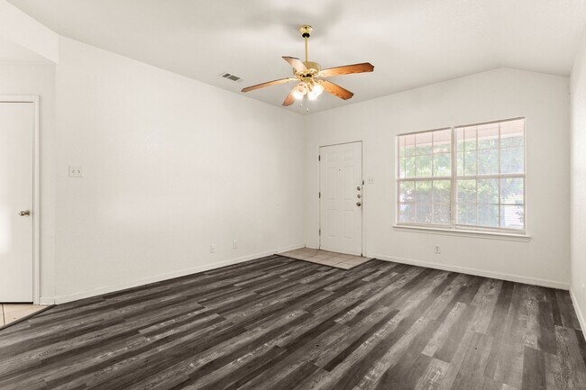 Building Photo - 1405 Chips Dr