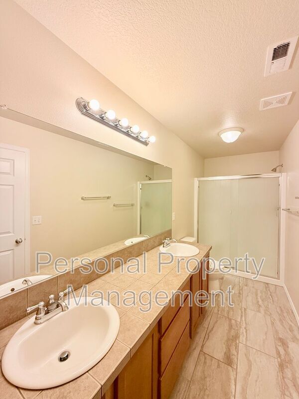 Building Photo - 13024 NE 26th St