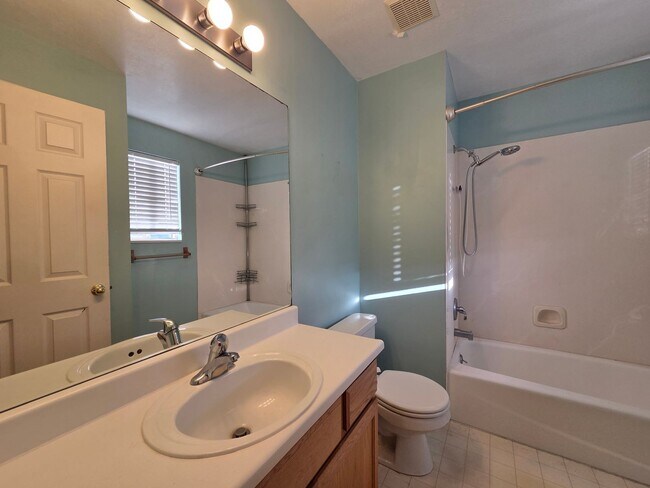 Building Photo - Charming Home in Woods Cross - Ready To Move!